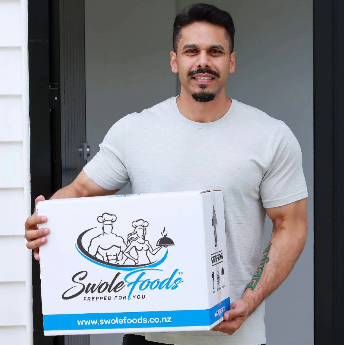 Convenient SwoleFoods frozen meal delivery in food boxes ready to heat and eat - simple, delicious and easy to prepare nutritious healthy food.